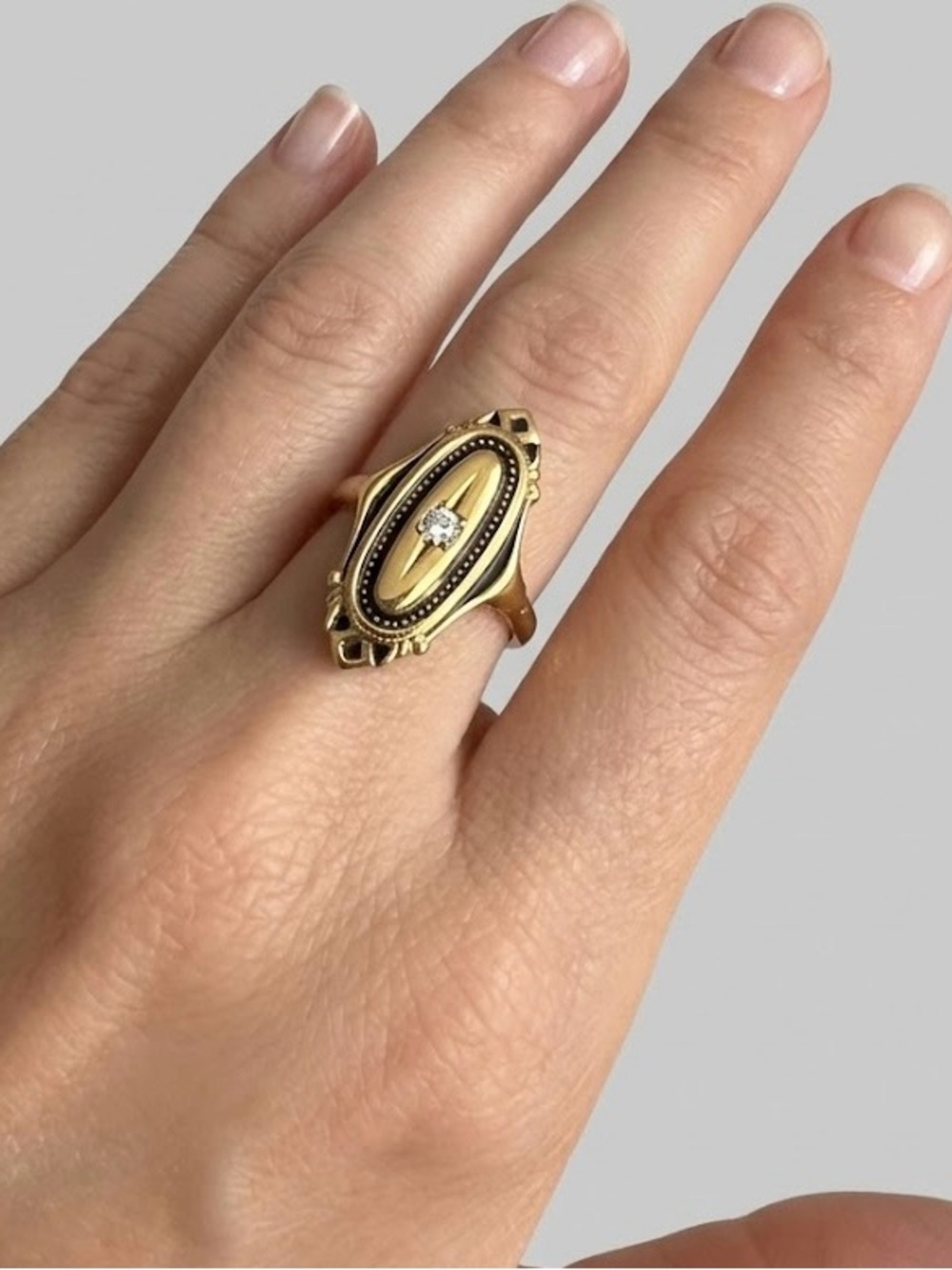 AVON Vintage Gold Tone Victorian Style 1976 Kensington Ring